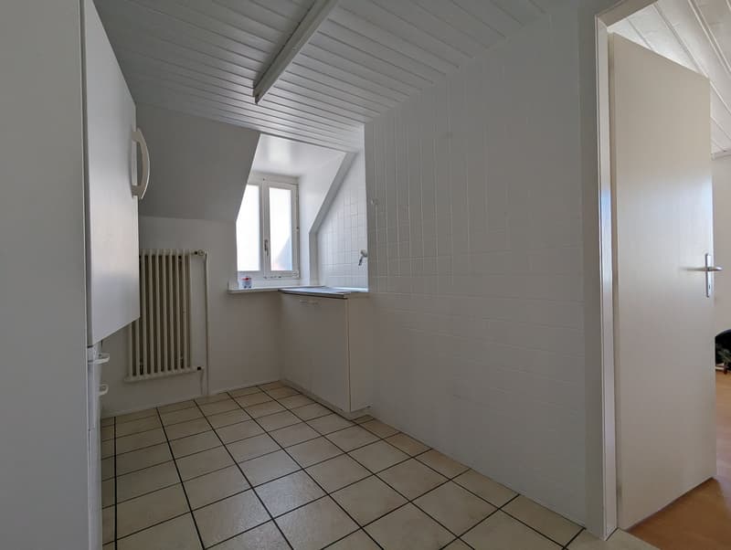 Charmant et très lumineux appartement de 3 chambres avec cuisine et salle de bain séparées (5)