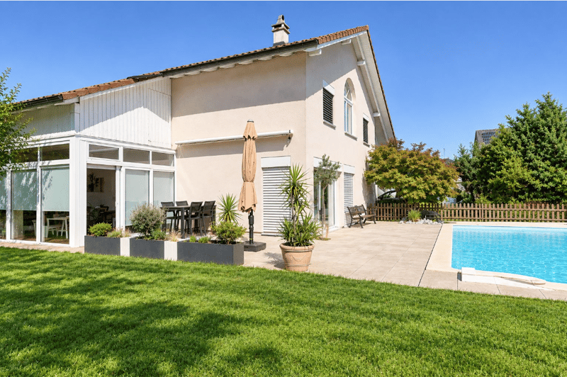 Magnifique maison individuelle de 9 pièces avec piscine à Vicques (15)