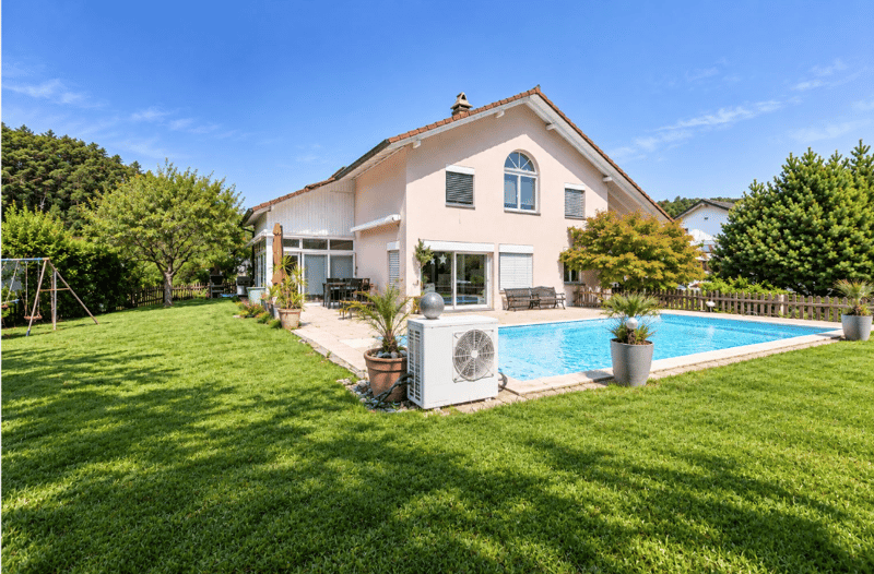 Magnifique maison individuelle de 9 pièces avec piscine à Vicques (14)