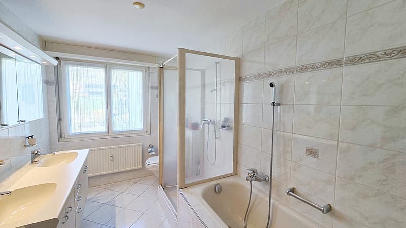 Dusche/Bad/WC