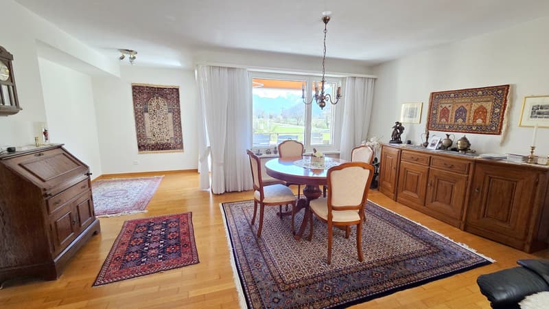 Esszimmer mit Balkon