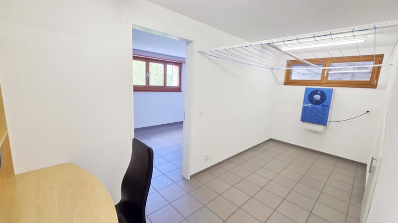 Trocknungsraum Untergeschoss mit Blick zum Zimmer UG