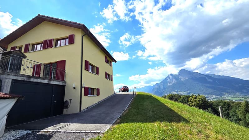 Garage im UG, oben Terrasse
