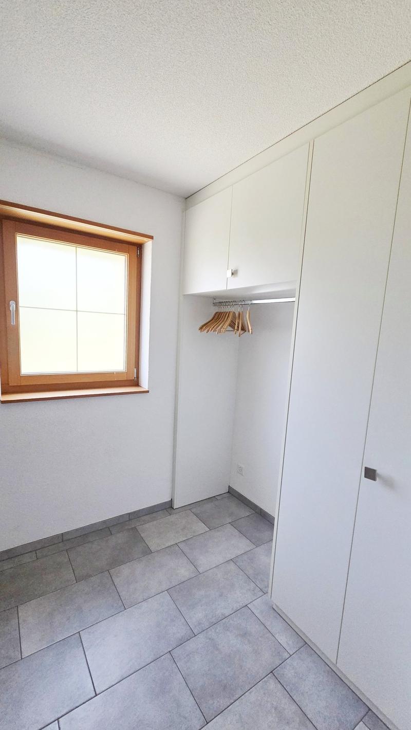 Alltagsgarderobe als Durchgang ins Untergeschoss