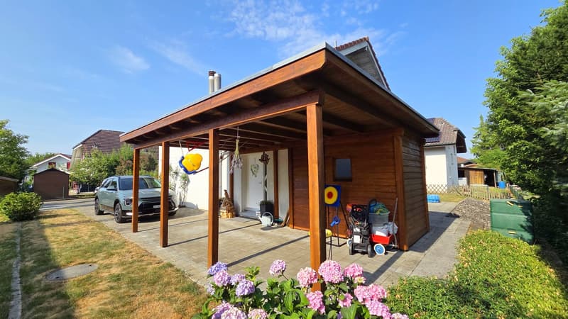 Carport mit praktischem Geräteschopf