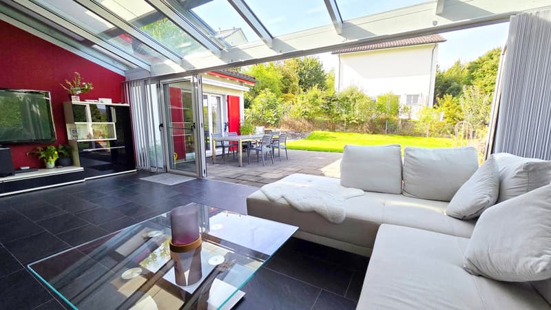 Freistehendes, gut unterhaltenes Einfamilienhaus mit riesigem Wohnraum an grandioser Makrolage (2)