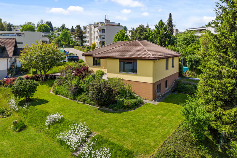 Family-friendly home with spacious garden (1)