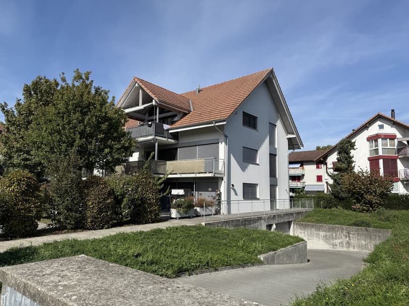 Helle und grosszügige Wohnung mit viel Tageslicht in Dotzigen (1)