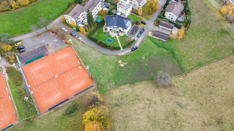 Terrain constructible ensoleillé avec projets MFH approuvés - Waldenburg BL (2)