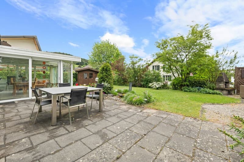 Gartensitzplatz mit Gartenanlage