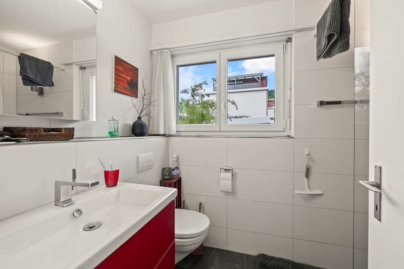 Bad Erdgeschoss mit Dusche