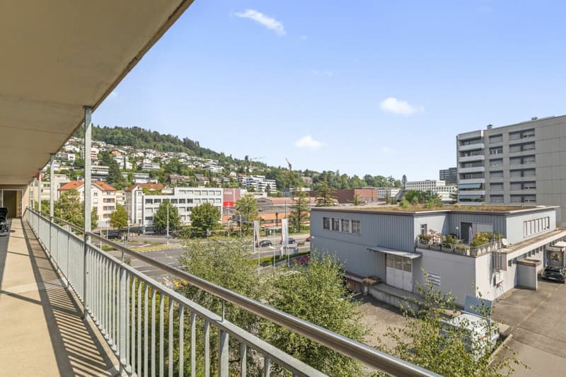 Balkon Eingangseitig