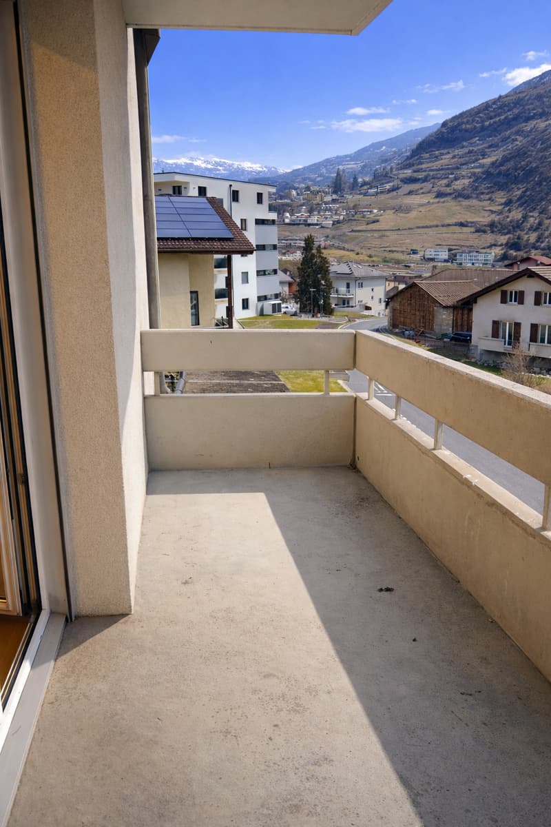Appartamento terrazza di 4,5 locali rinnovato con tre balconi a Susten (11)