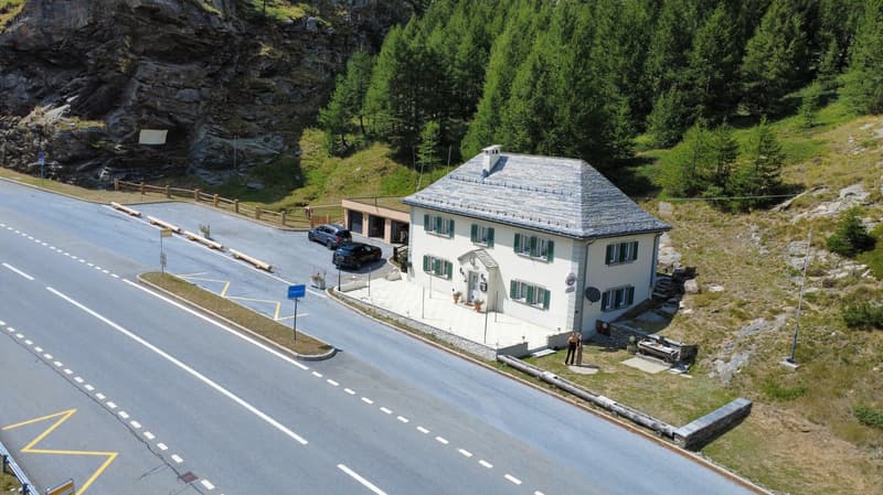 Café-Ristorante & Appartamento Engeloch (Simplon) – con garage e posto auto (1)