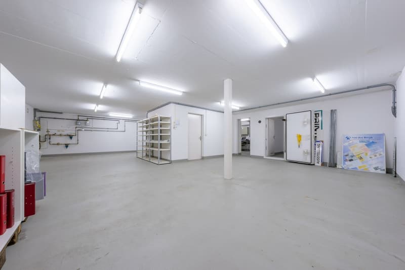 Lagerraum 92m2 mit Warenlift (2)