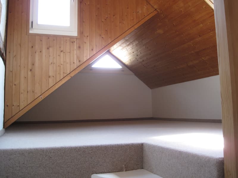 Cozy 3-room old building apartment with balcony in Freienstein-Teufen (7)
