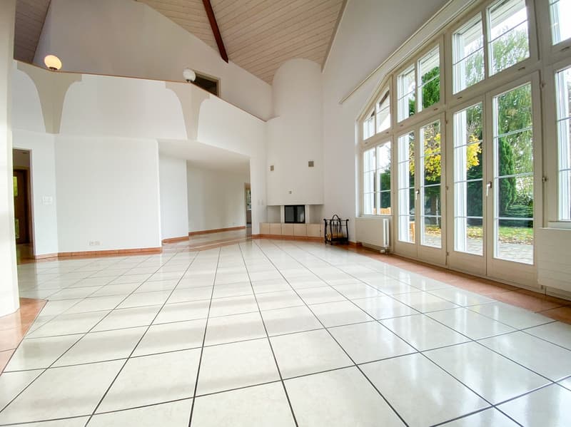 Villa de campagne avec une architecture unique et un potentiel de développement (5)