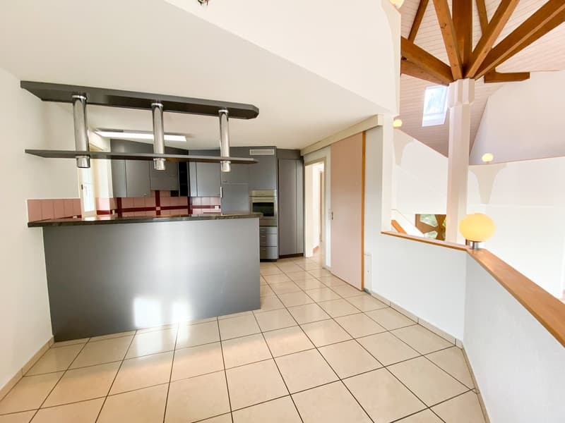 Villa de campagne avec une architecture unique et un potentiel de développement (10)