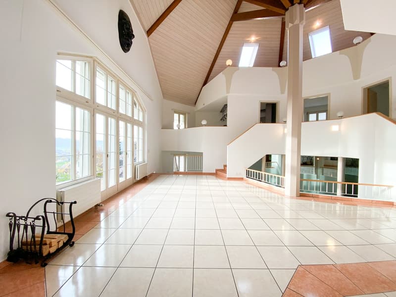 Villa de campagne avec une architecture unique et un potentiel de développement (4)
