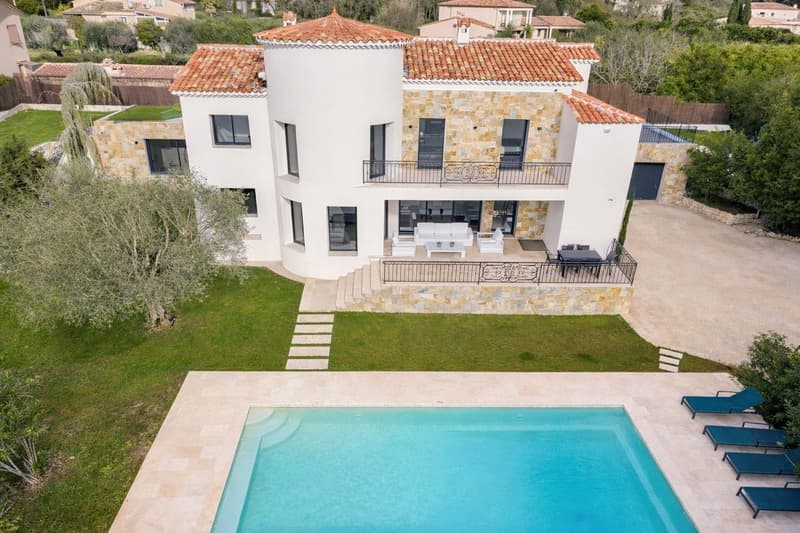 Villa contemporaine rénovée – 320 m² – Châteauneuf-Grasse (06560) – Côte d’Azur (1)