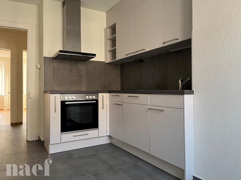 3 rooms on the 2nd floor close to the city center (2)