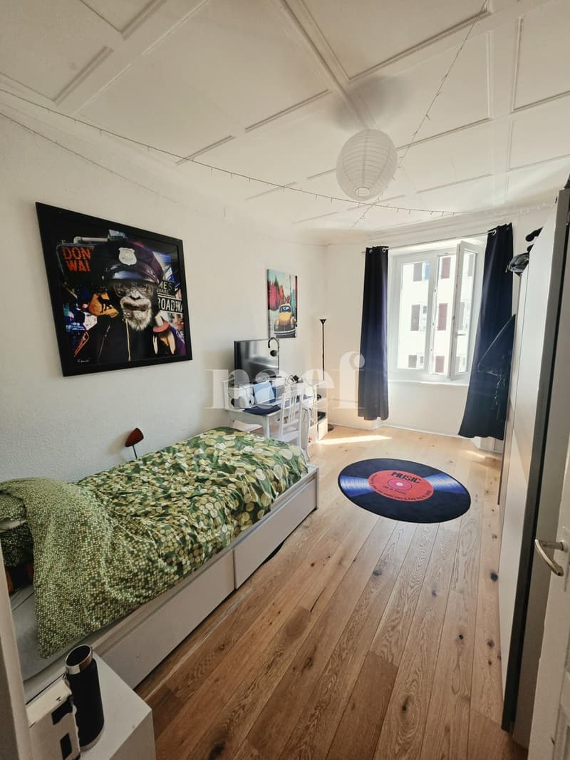 Appartamento di quattro locali recentemente ristrutturato con balcone e veranda (5)