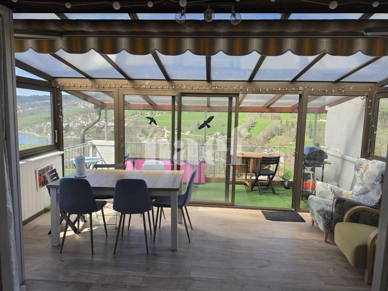 Appartamento di quattro locali recentemente ristrutturato con balcone e veranda (7)