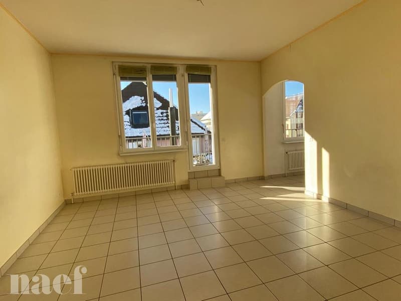 Bell'appartamento di 3 locali luminoso con balcone lungo a forma di L (6)