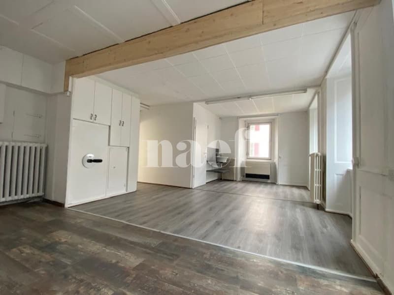 Local commercial avec vitrine et entrée indépendante au centre-ville (9)