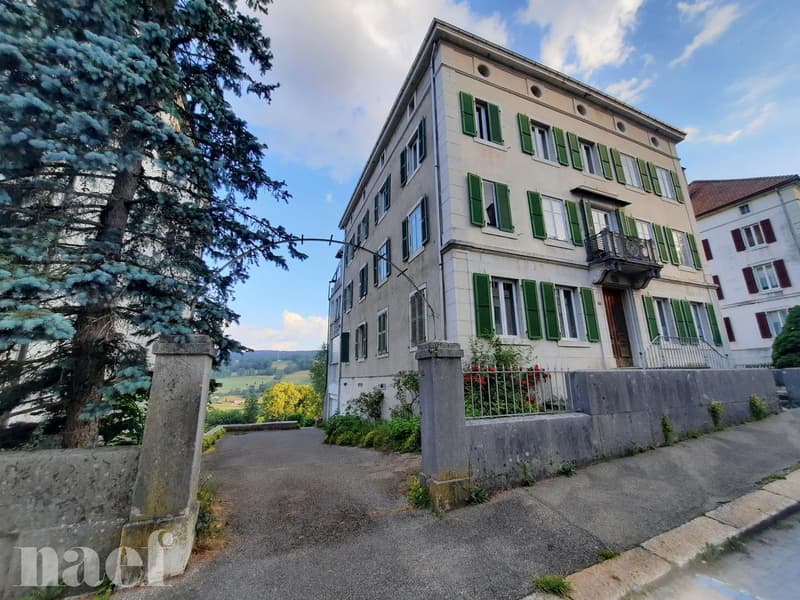 Appartement de 4 pièces rénové récemment avec balcon et véranda (10)