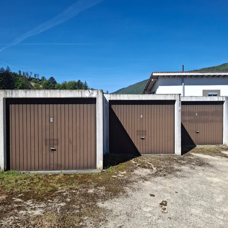 Massive Concrete Element Garages – available immediately, well-maintained (2)