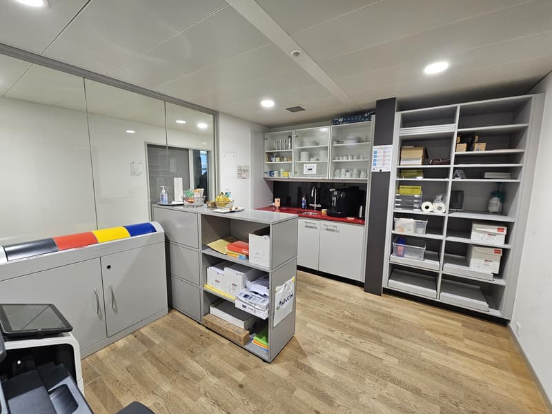 Sous-location 1'650 m² d'espace de bureau prêt à être occupé et meublé (8)