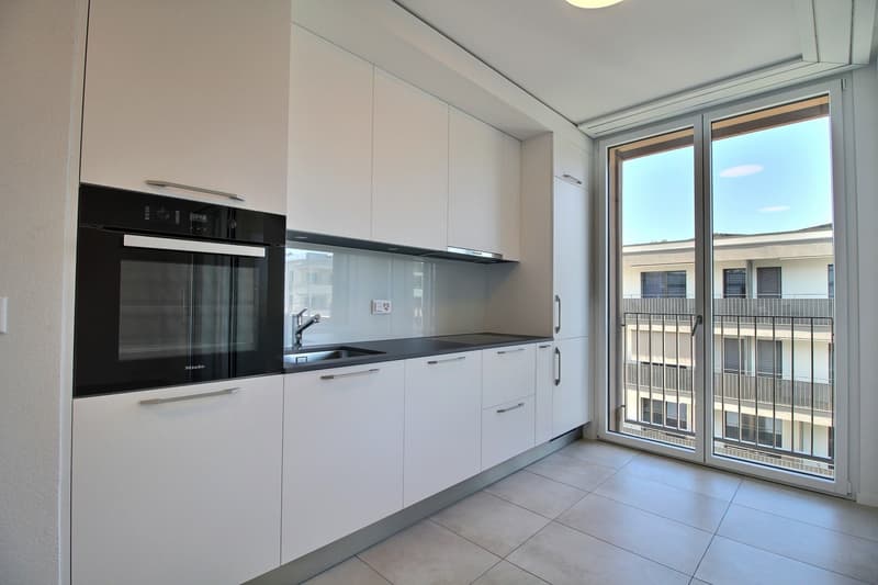 Helles 2.5-Zimmer-Dachwohnung in Marly (3)