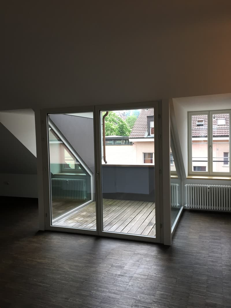 Aussergewöhnliche Dachwohnung mit Balkon (3)