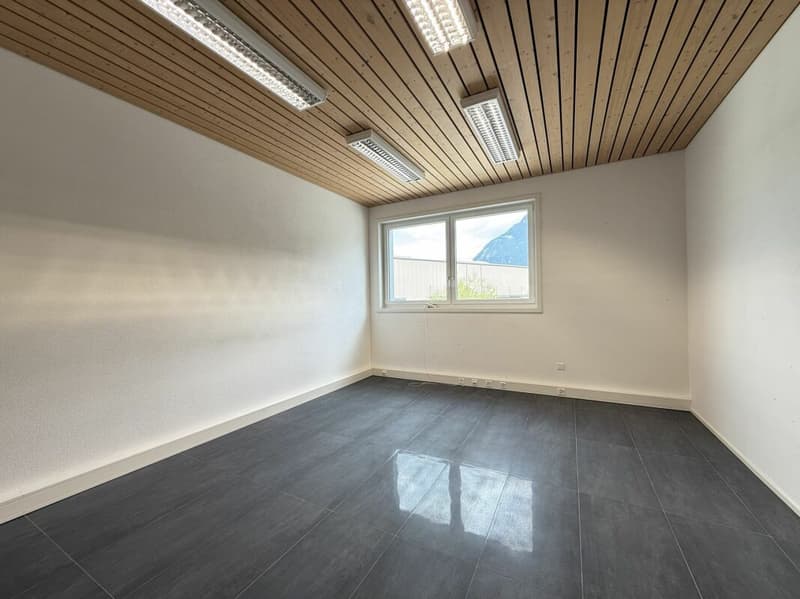 Espace commercial génial avec rampe d'accès (7)