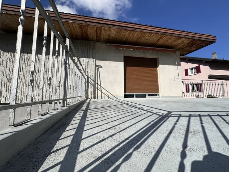 Casa indipendente con possibilità di attività indipendente e grande terrazza (2)