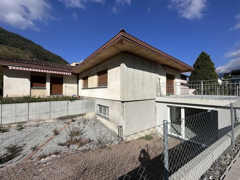 Casa indipendente con possibilità di attività indipendente e grande terrazza (1)