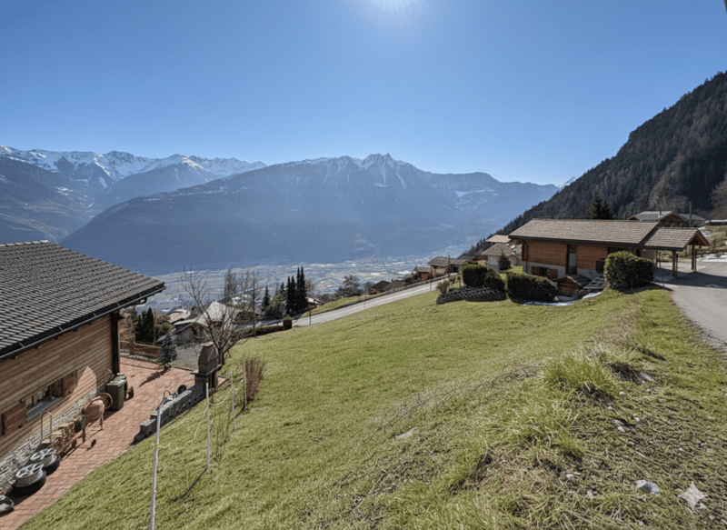 Buildable land for sale in Dugny (2)