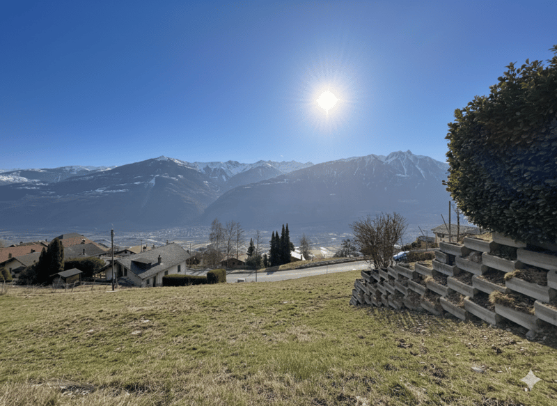 Buildable land for sale in Dugny (5)