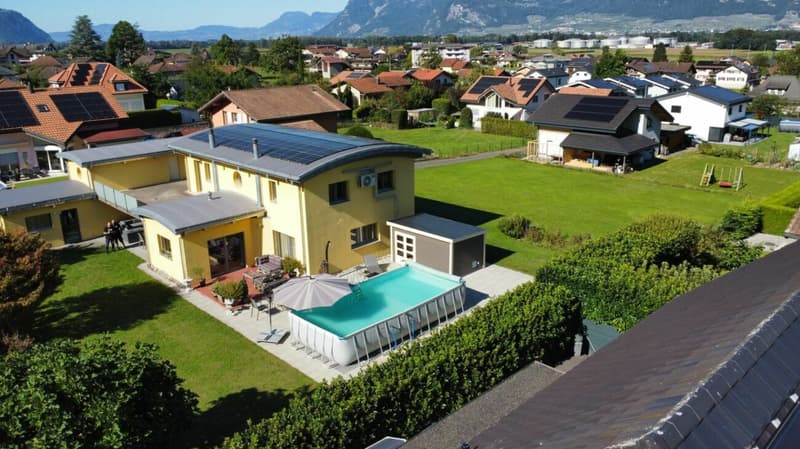 Detached house with habitable annex in Collombey (1)