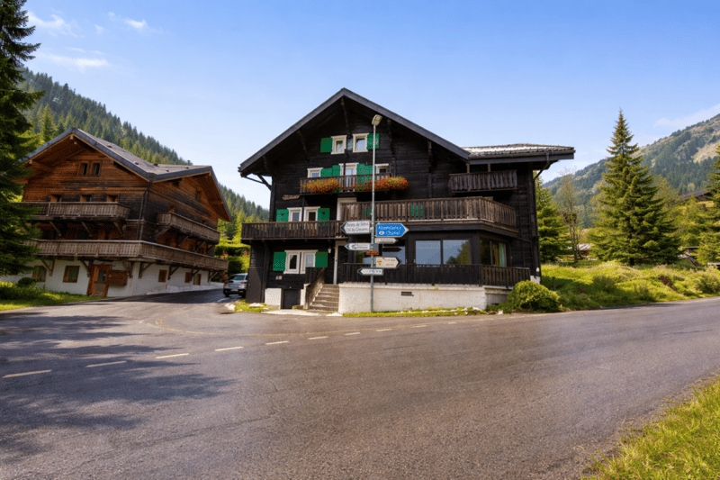 Auberge de 16 chambres avec bar à louer sur Morgins (1)