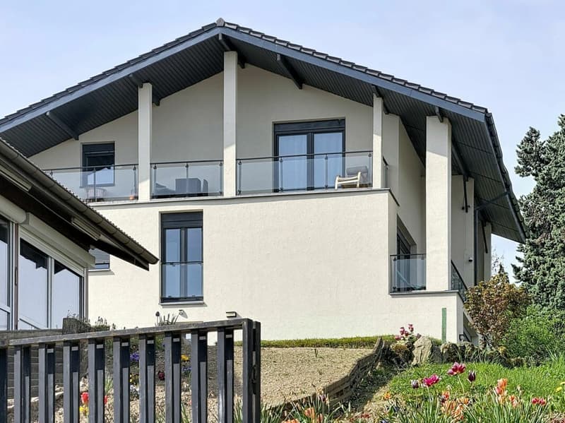 Lot de deux maisons jumelées de 5.5 pièces accompagnée d'une maison indépendante de 31m2 à Lugrin avec vue sur le lac (1)