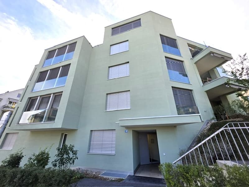 Moderne 4½-Zimmer-Wohnung mit Balkon (2)