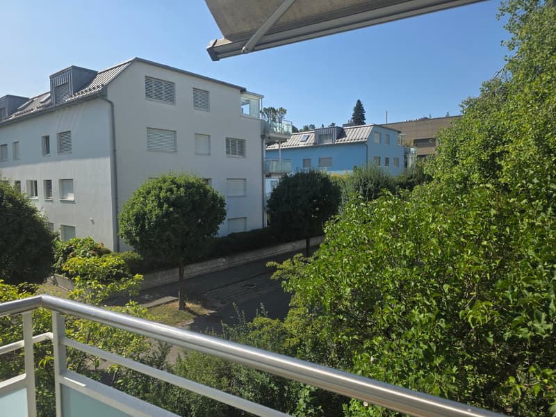 Helle 4.5-Zimmer-Wohnung mit Balkon und Garage in Dietikon (2)