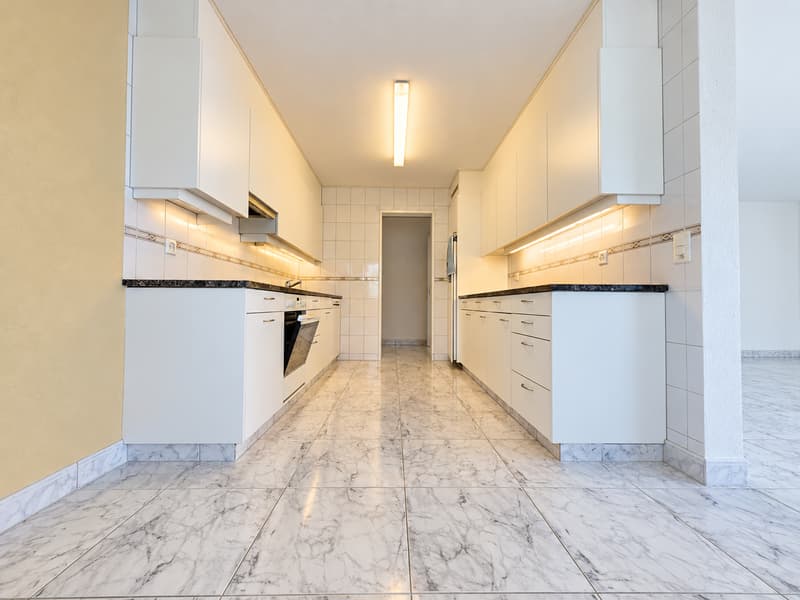 Helle 4.5-Zimmer-Wohnung mit Balkon und Garage in Dietikon (6)