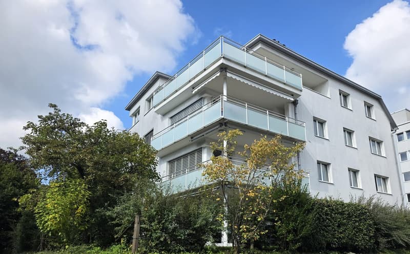 Helle 4.5-Zimmer-Wohnung mit Balkon und Garage in Dietikon (1)