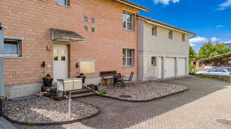 Spacious single-family house with extensive grounds (11)