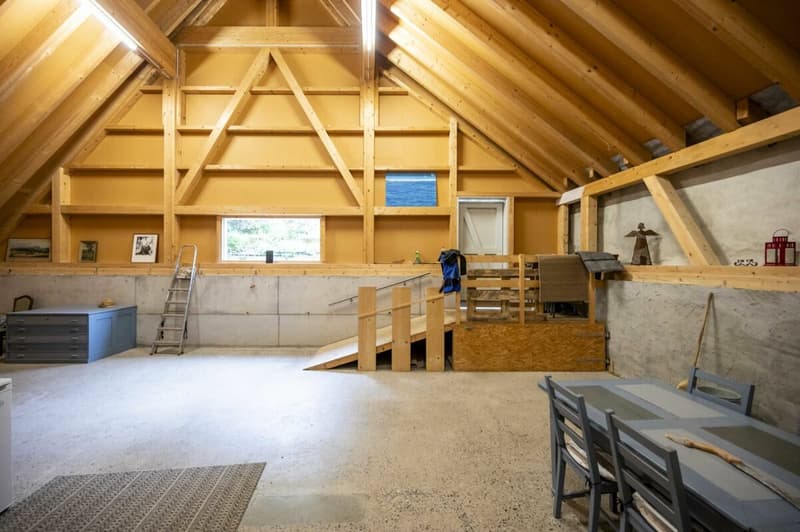 Multi-family house with expansion and building land reserve (13)
