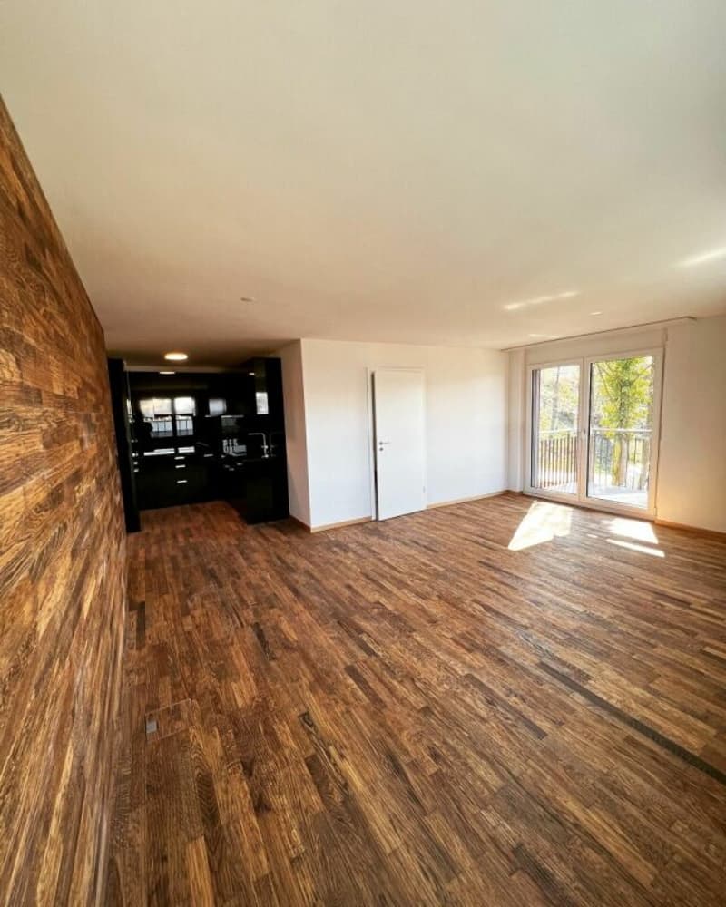 Appartement stylé de 2,5 pièces avec balcon et caractère en bois (5)
