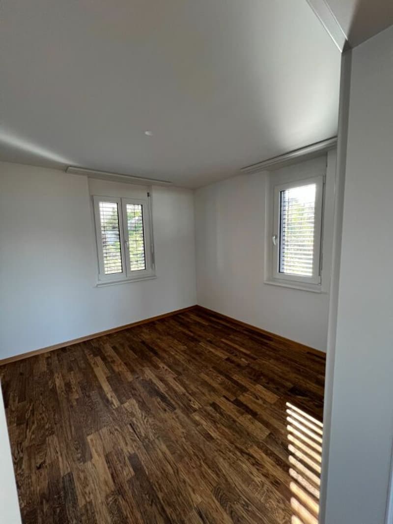 Appartement stylé de 2,5 pièces avec balcon et caractère en bois (6)